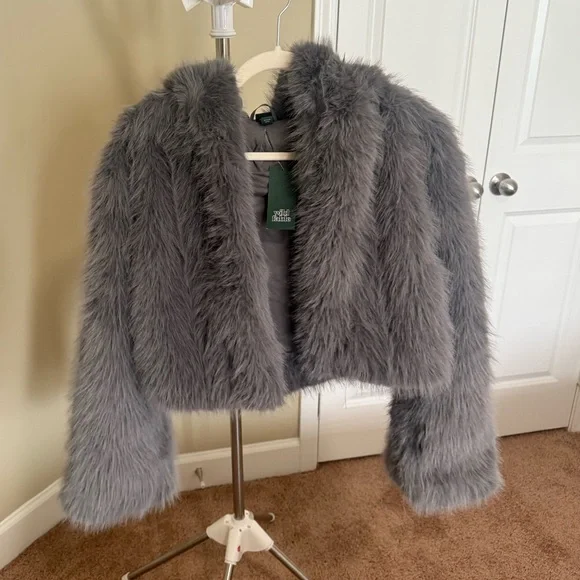 Viral Wild Fable Grey Hooded Fur Jacket NWT - Picture 9 of 9